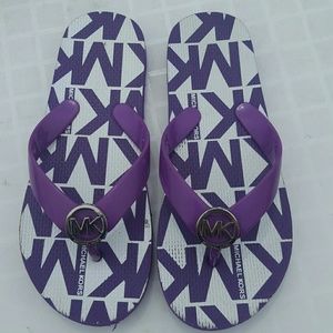 Micheal Kors flip flop.  Sz 3